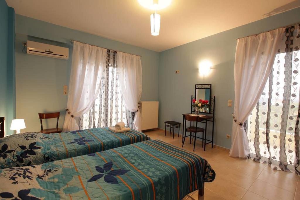 Villa Christine - Maisonettes With Fireplace Aliveri Room photo