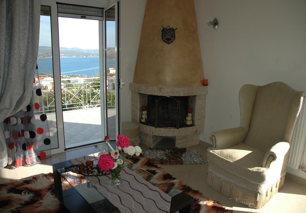 Villa Christine - Maisonettes With Fireplace Aliveri Room photo